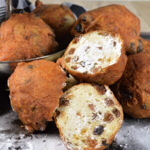Oliebollen met rozijnen per 10 verpakt